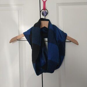 Old Navy: Infinity Scarf Flannel